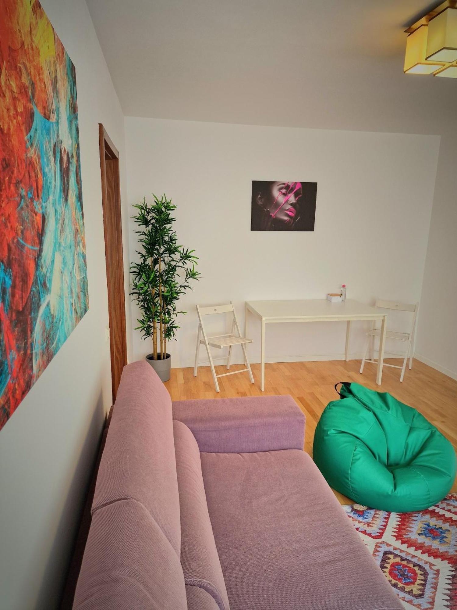 Old Town Central Oasis - Secured Parking Nearby - Self Check In - Metro Station At 1Min Бухарест Екстер'єр фото